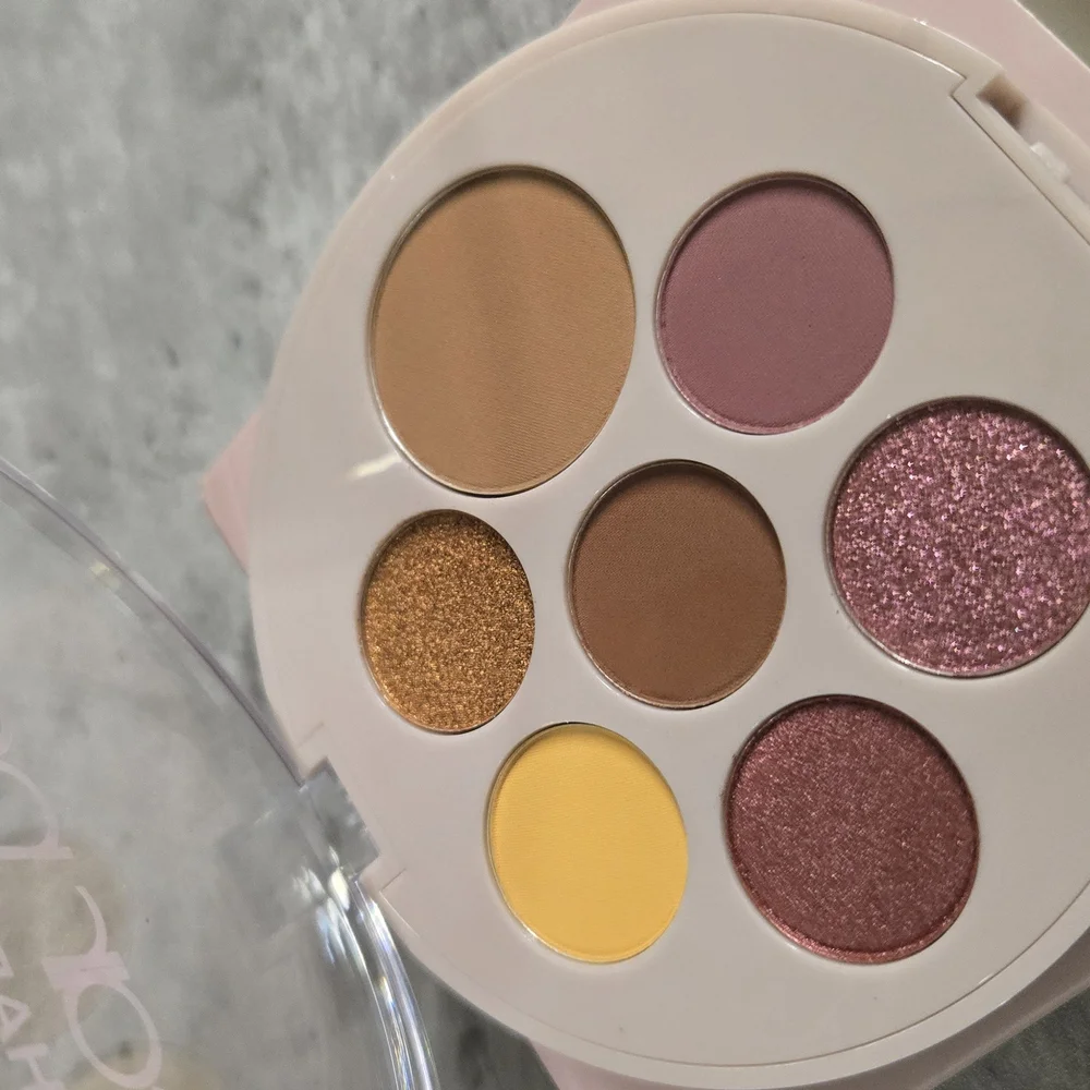 Pear Nova Eyeshadow Palette - Gold, Yellow, Brown, Purple Shades - Picture 3 of 3